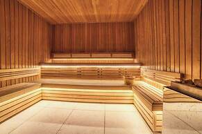 Luxurious 4-room Apartment With Swimming Pool, Gym, spa and Parking