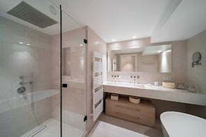 Charming Oasis With Terrace 4 BD/ 8P - Cannes