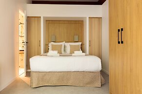 Elegance & Comfort With A/C in the Heart of 11th