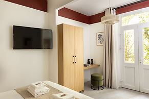 Elegance & Comfort With A/C in the Heart of 11th