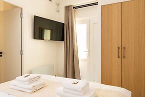 Elegance & Comfort With A/C in the Heart of 11th