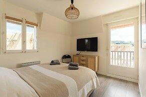 Renovated Apartment Sleeping 6 - Pool and Tennis