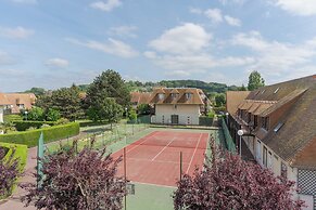 Renovated Apartment Sleeping 6 - Pool and Tennis