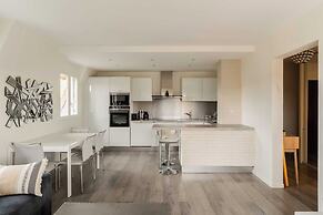 Renovated Apartment Sleeping 6 - Pool and Tennis