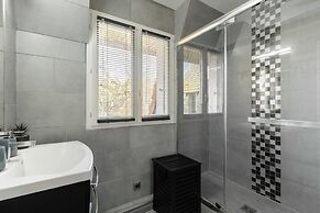 Renovated Apartment Sleeping 6 - Pool and Tennis