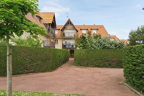 Renovated Apartment Sleeping 6 - Pool and Tennis