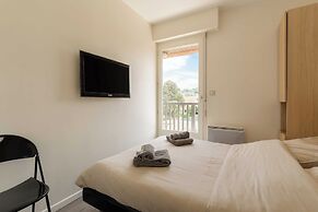 Renovated Apartment Sleeping 6 - Pool and Tennis