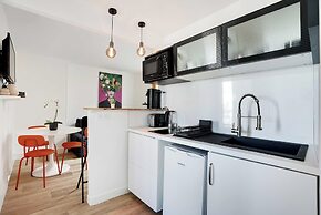 Modern Apartment - 2br/4p - Sacre-coeur