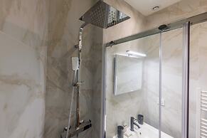 Chic and Refined Apartment