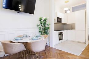 Chic and Refined Apartment