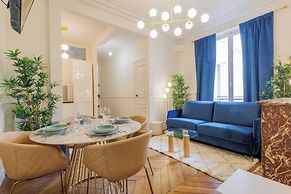 Chic and Refined Apartment