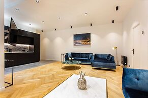 Luxury on the Champs-elysees: Prestigious, 10P 5BR