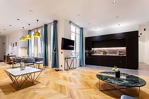 Luxury on the Champs-elysees: Prestigious, 10P 5BR