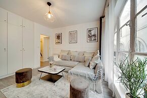 Amazing Historical Parisien Apartment Next TO Louvre Area ! - 1