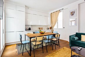 Bright Triplex - 4br/10p - Moulin Rouge