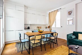 Bright Triplex - 4br/10p - Moulin Rouge