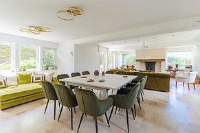 Haven of Peace With Heated Pool and Garden