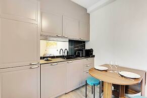 Modern Apartment With Balcony - 2br/6p- Roquette