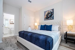 Stunning 15 Suites Close to Disney