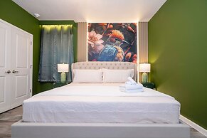 Stunning 15 Suites Close to Disney