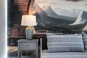 Stunning 15 Suites Close to Disney