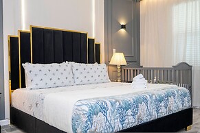 Stunning 15 Suites Close to Disney