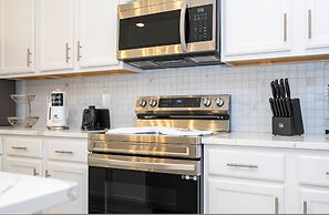 Stunning 15 Suites Close to Disney