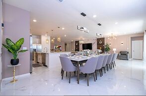 Stunning 15 Suites Close to Disney