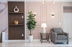 Stunning 15 Suites Close to Disney