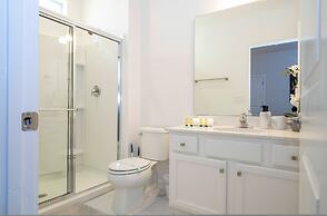 Stunning 15 Suites Close to Disney