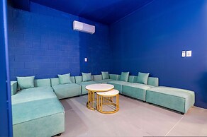 Stunning 15 Suites Close to Disney