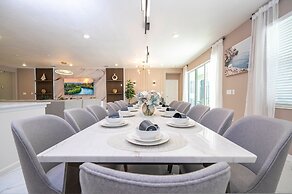 Stunning 15 Suites Close to Disney