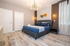 Stunning 15 Suites Close to Disney