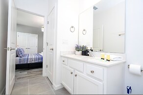 Stunning 15 Suites Close to Disney