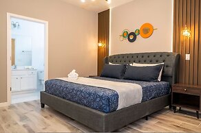 Stunning 15 Suites Close to Disney