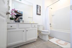 Stunning 15 Suites Close to Disney