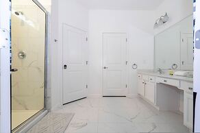 Stunning 15 Suites Close to Disney