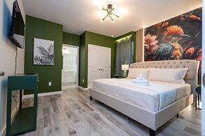 Stunning 15 Suites Close to Disney