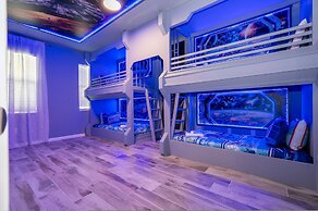 Stunning 15 Suites Close to Disney