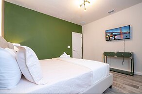 Stunning 15 Suites Close to Disney