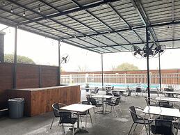 Hotel 10 Extended Stay