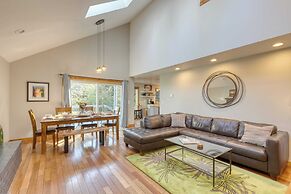 Royal Canoe by Avantstay Walk to the Shore + Private Yard