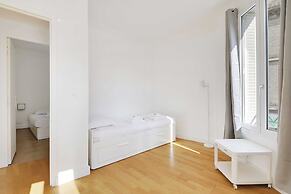 Cozy Apartment 2bdr/5p - in the Heart of Suresnes