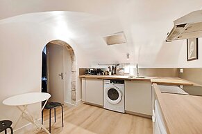Authentic Apartment - 2br/4p - Monnaie