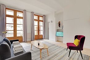 Authentic Apartment - 2br/4p - Monnaie