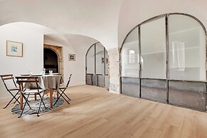 Authentic Apartment - 2br/4p - Monnaie