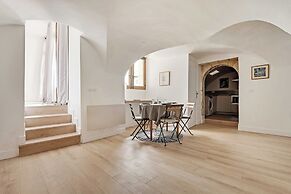 Authentic Apartment - 2br/4p - Monnaie