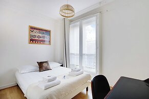 Experience the Parisian Lifestyle: 2BR Near Porte Maillot