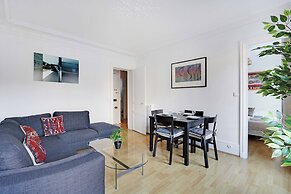 Experience the Parisian Lifestyle: 2BR Near Porte Maillot