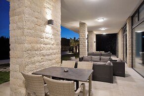 Villa Rita Pool & Spa